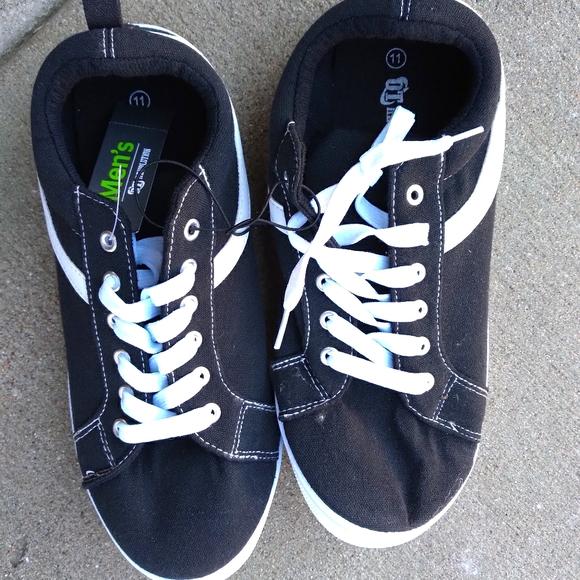 They are men's OT sports shoes - Picture 1 of 1